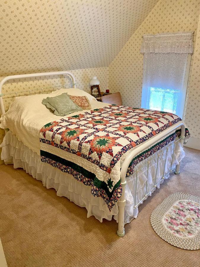 Pansy'S Parlor Bed & Breakfast Golden Buitenkant foto