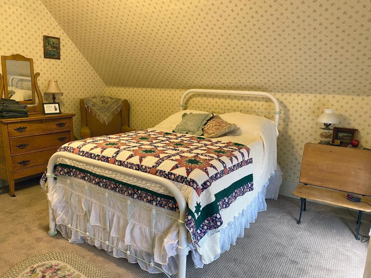Pansy'S Parlor Bed & Breakfast Golden Buitenkant foto