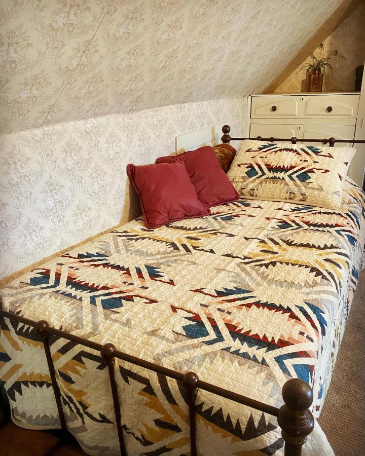 Pansy'S Parlor Bed & Breakfast Golden Buitenkant foto