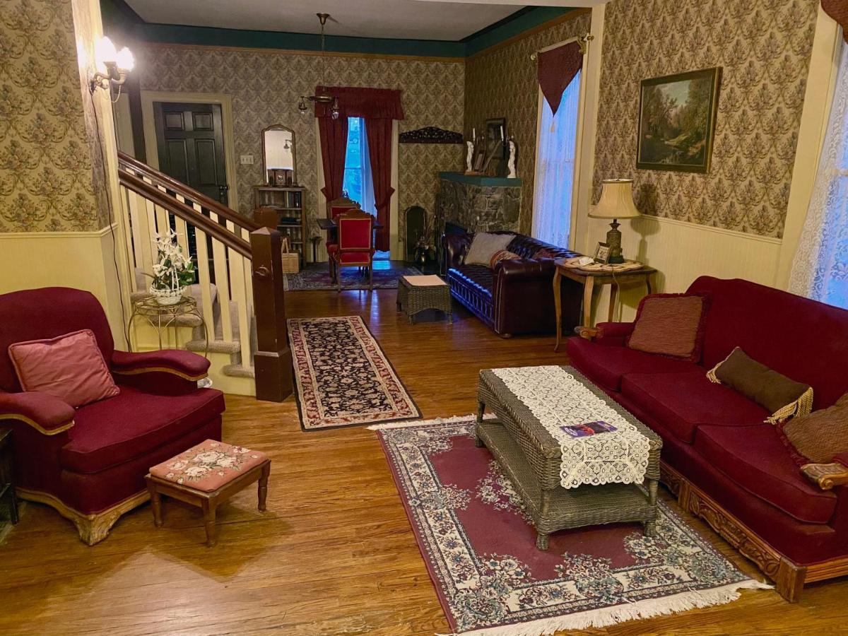 Pansy'S Parlor Bed & Breakfast Golden Buitenkant foto