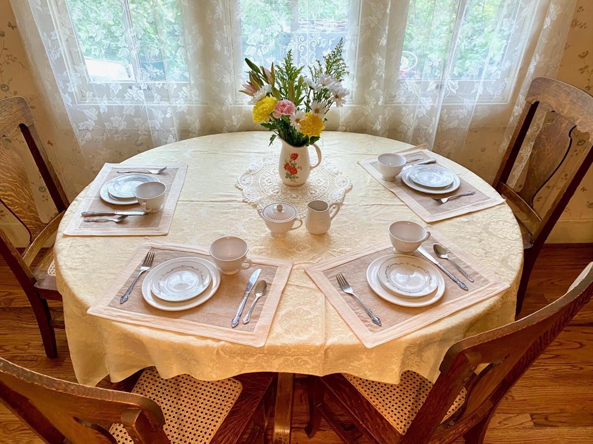 Pansy'S Parlor Bed & Breakfast Golden Buitenkant foto